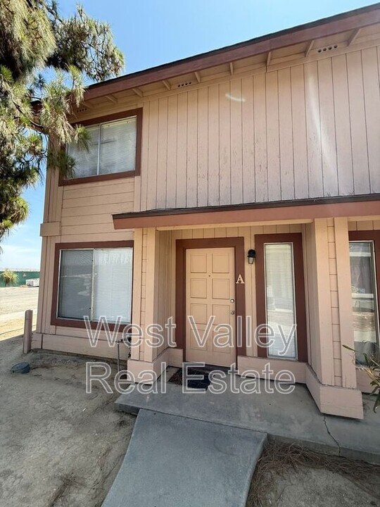 205 W Ash St in Taft, CA - Foto de edificio