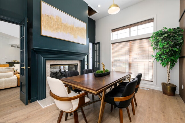 Carriage Place at Lake Chesterfield in Grover, MO - Building Photo - Building Photo