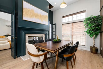 Carriage Place at Lake Chesterfield in Grover, MO - Building Photo - Building Photo