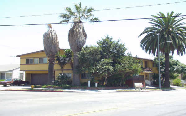 1100 S Inglewood Ave in Inglewood, CA - Building Photo