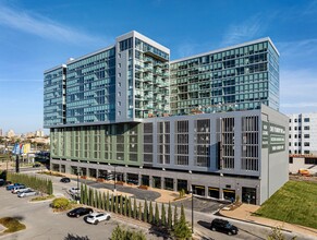 One Foundry Way in St. Louis, MO - Foto de edificio - Building Photo