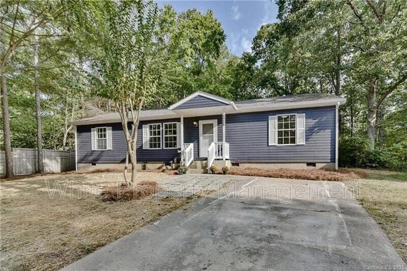 4928 Lailwood Cir in Charlotte, NC - Building Photo