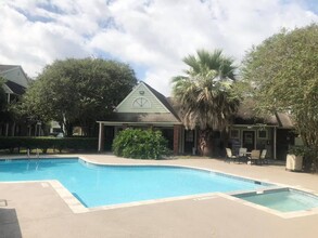 Raintree Apartments in Lake Jackson, TX - Foto de edificio - Building Photo