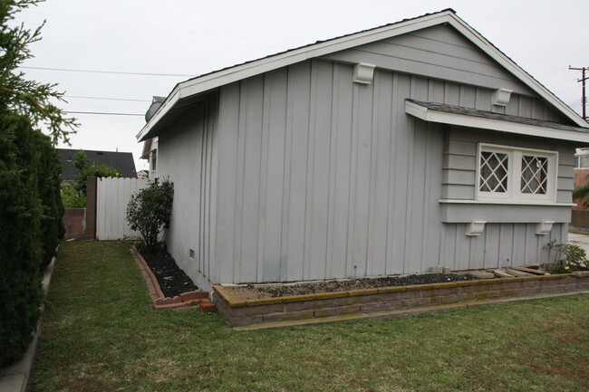 15666 Hesse Dr in La Mirada, CA - Foto de edificio - Building Photo