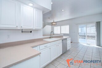 486 E Elizabeth Day Cv in Draper, UT - Building Photo - Building Photo