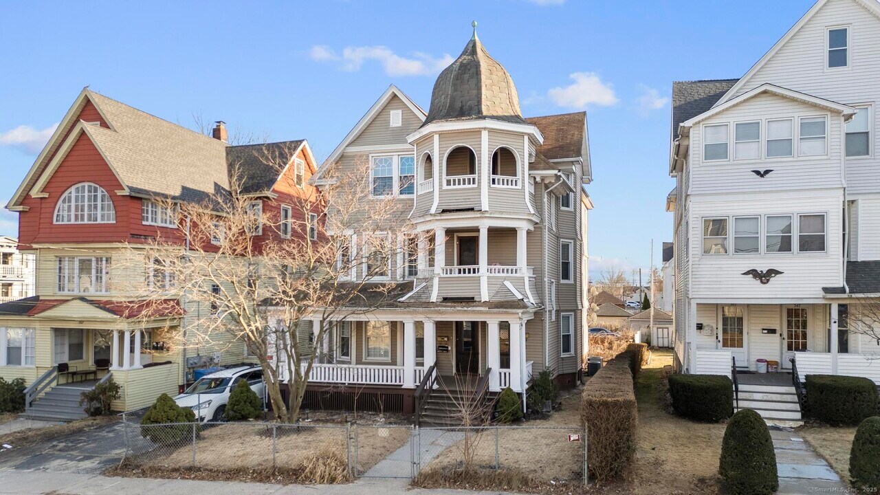 351 Chestnut St in New Britain, CT - Building Photo
