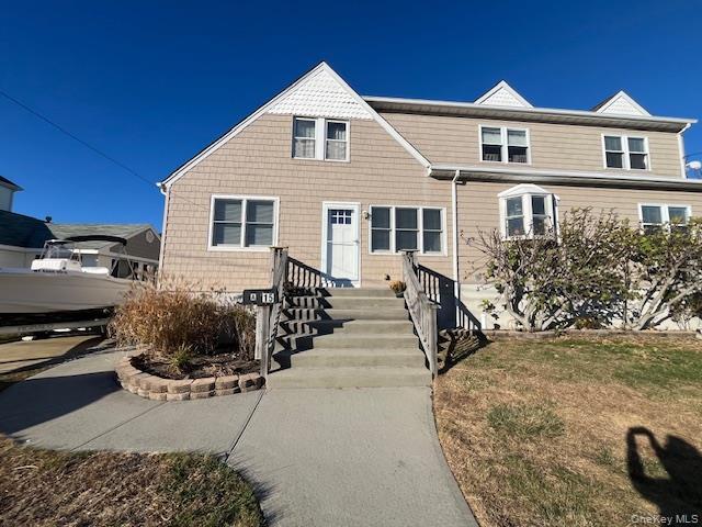 15 Lee Pl in Amityville, NY - Building Photo