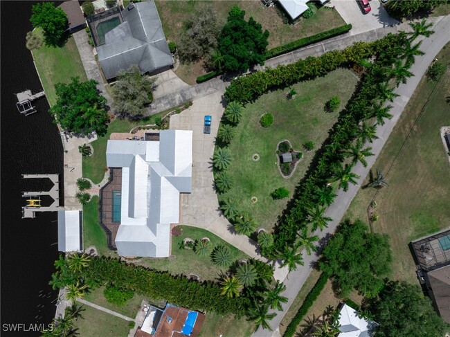 property at 14562 Riverside Dr