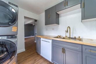 14 Winter St in Plymouth, NH - Building Photo - Building Photo