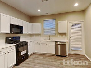 10626 Seasonable Dr in Las Vegas, NV - Foto de edificio - Building Photo