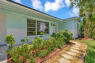 3837 NE Melba Dr in Jensen Beach, FL - Building Photo - Building Photo