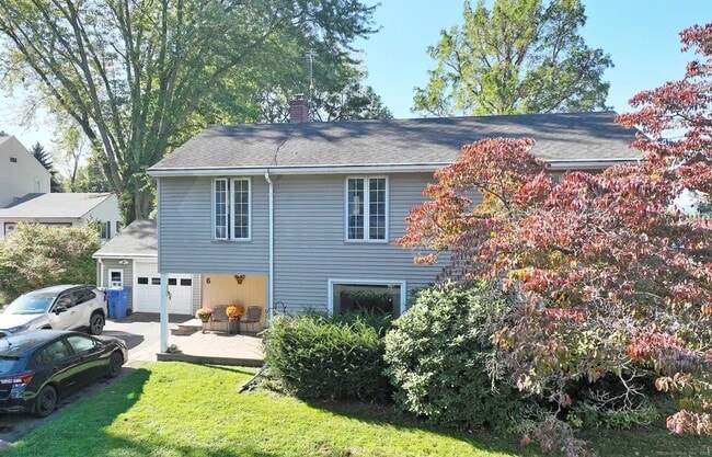 6 Russell Ave, Unit 1