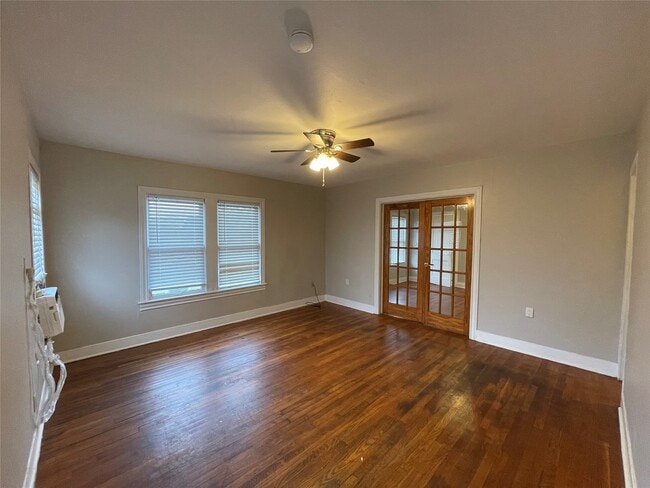 property at 4219 Lamar St