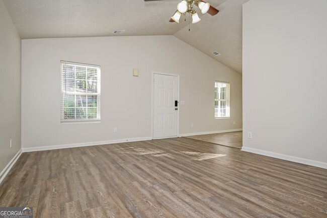 546 Forest Hill Dr in Stockbridge, GA - Foto de edificio - Building Photo