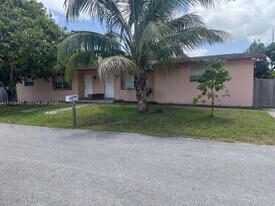 1910 SW 99th Ave in Miramar, FL - Building Photo