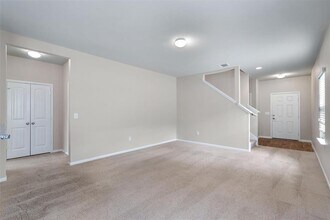 12111 Riprap Dr in Manor, TX - Building Photo - Building Photo