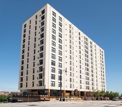 Walnut Tower Apartments in Kansas City, MO - Foto de edificio - Building Photo