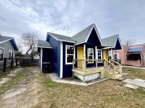 1828 Texas Ave in San Antonio, TX - Foto de edificio - Building Photo