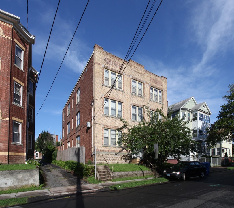 334 High St in New Britain, CT - Building Photo