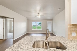 410 Grove St in Perry, OK - Building Photo - Building Photo