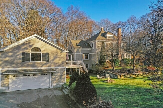 209 Curve St in Millis, MA - Building Photo - Building Photo