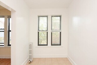 2704 N Sawyer Ave in Chicago, IL - Building Photo - Building Photo