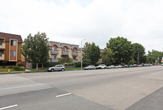 Montecito Gardens in Van Nuys, CA - Building Photo - Building Photo