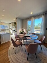23705 8th Dr SE, Unit A in Bothell, WA - Foto de edificio - Building Photo