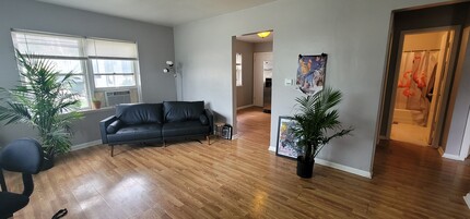 3411 S Howell Ave in Milwaukee, WI - Building Photo - Building Photo