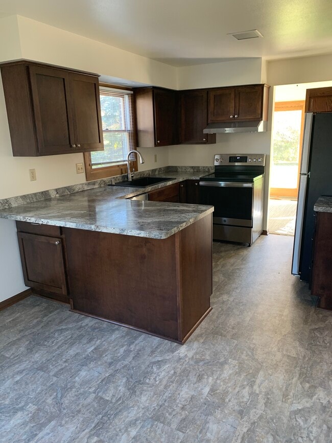 property at 911-911 Hancock Ct
