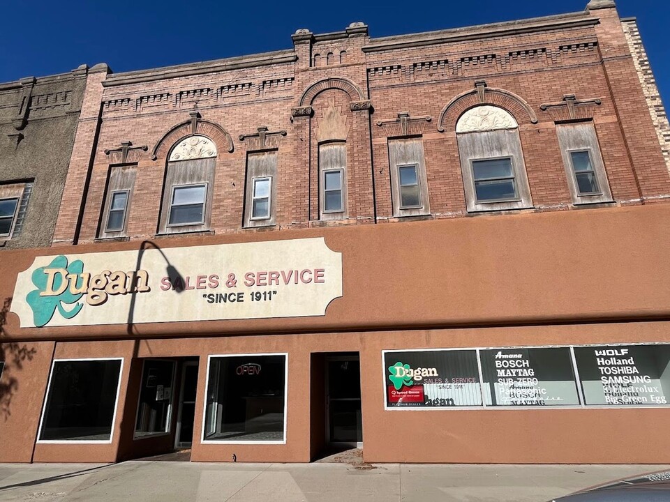 7 N Broadway in Watertown, SD - Building Photo