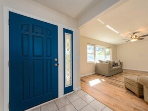 2395 6th Ave SW in Largo, FL - Building Photo - Building Photo