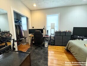 157 E Cottage St, Unit 1 in Boston, MA - Foto de edificio - Building Photo