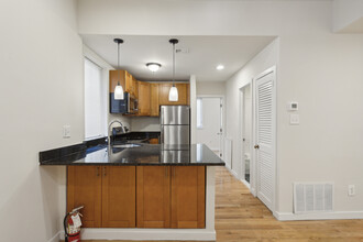 1520 Bainbridge St, Unit A in Philadelphia, PA - Building Photo - Building Photo