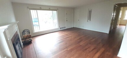 8011 Burke Ave N in Seattle, WA - Building Photo - Building Photo