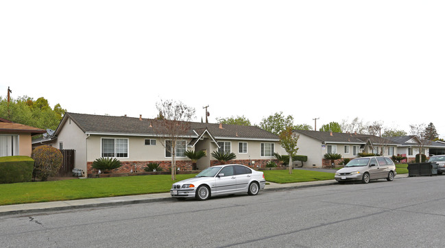 2165-2175 Royal Dr in Santa Clara, CA - Foto de edificio - Building Photo