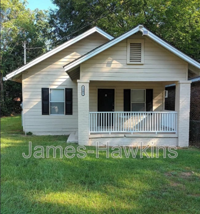 property at 2405 Palmetto St