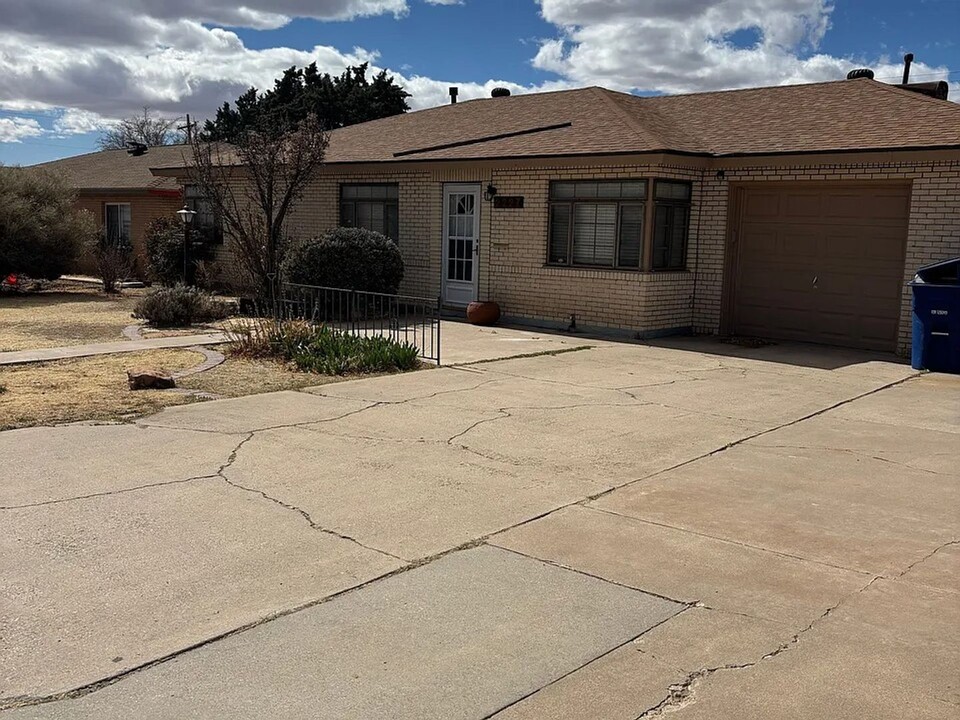 2227 Utah St NE in Albuquerque, NM - Building Photo