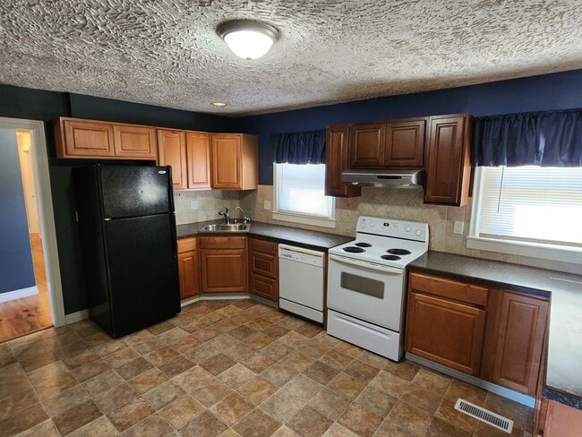 318 W Feather Pl in Andover, KS - Building Photo - Building Photo