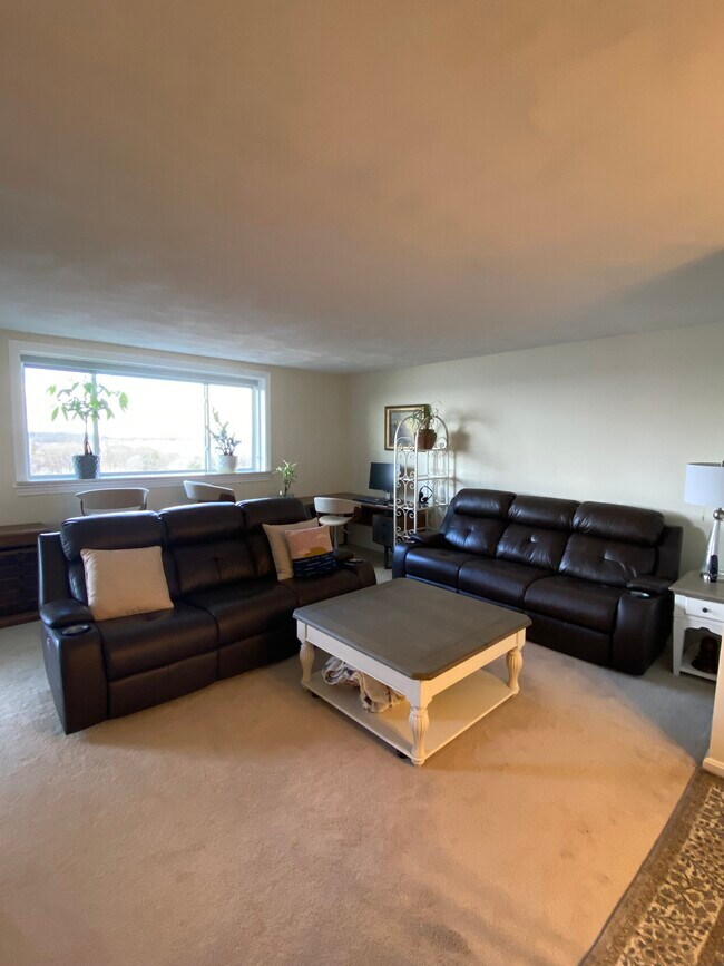 64 Broad Reach, Unit 609 in Weymouth, MA - Foto de edificio - Building Photo