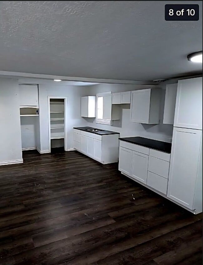 4015 Hartel St in Beaumont, TX - Building Photo - Building Photo