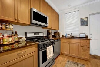 1152 W Cornelia Ave in Chicago, IL - Building Photo - Building Photo