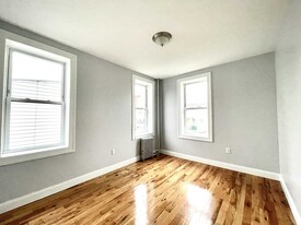 700 Bergenline Ave in Union City, NJ - Building Photo