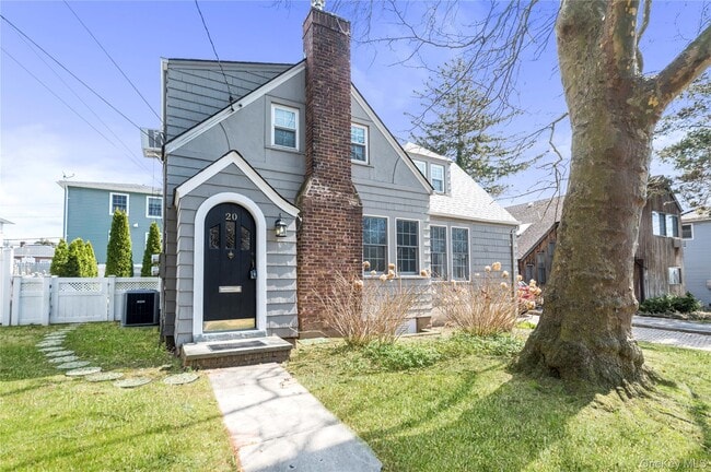 property at 20 Oldwood Rd S