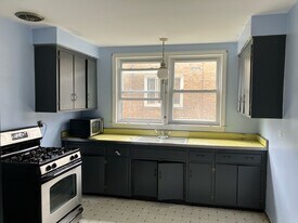 2636 W Balmoral Ave, Unit 2W in Chicago, IL - Building Photo