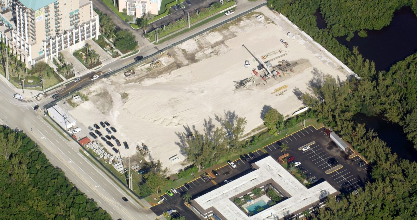 Parkview Place in Dania Beach, FL - Building Photo