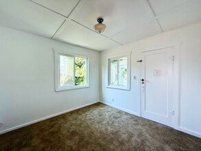 4661 Newport Ave in San Diego, CA - Building Photo - Building Photo