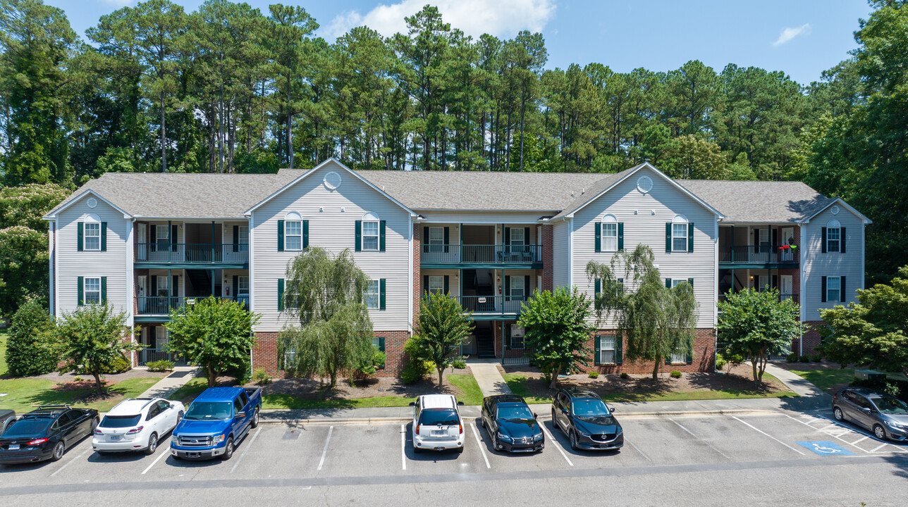 Lakeshore Grande in Fayetteville, NC - Building Photo