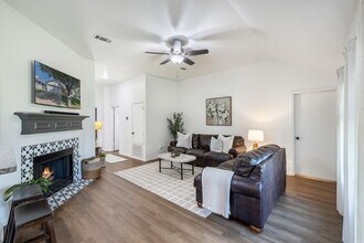 3819 Westfield Dr in College Station, TX - Foto de edificio - Building Photo