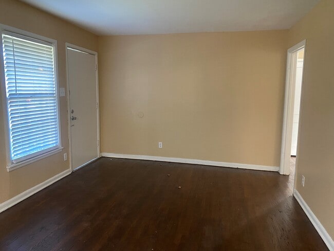 10421 Desdemona Dr in Dallas, TX - Building Photo - Building Photo